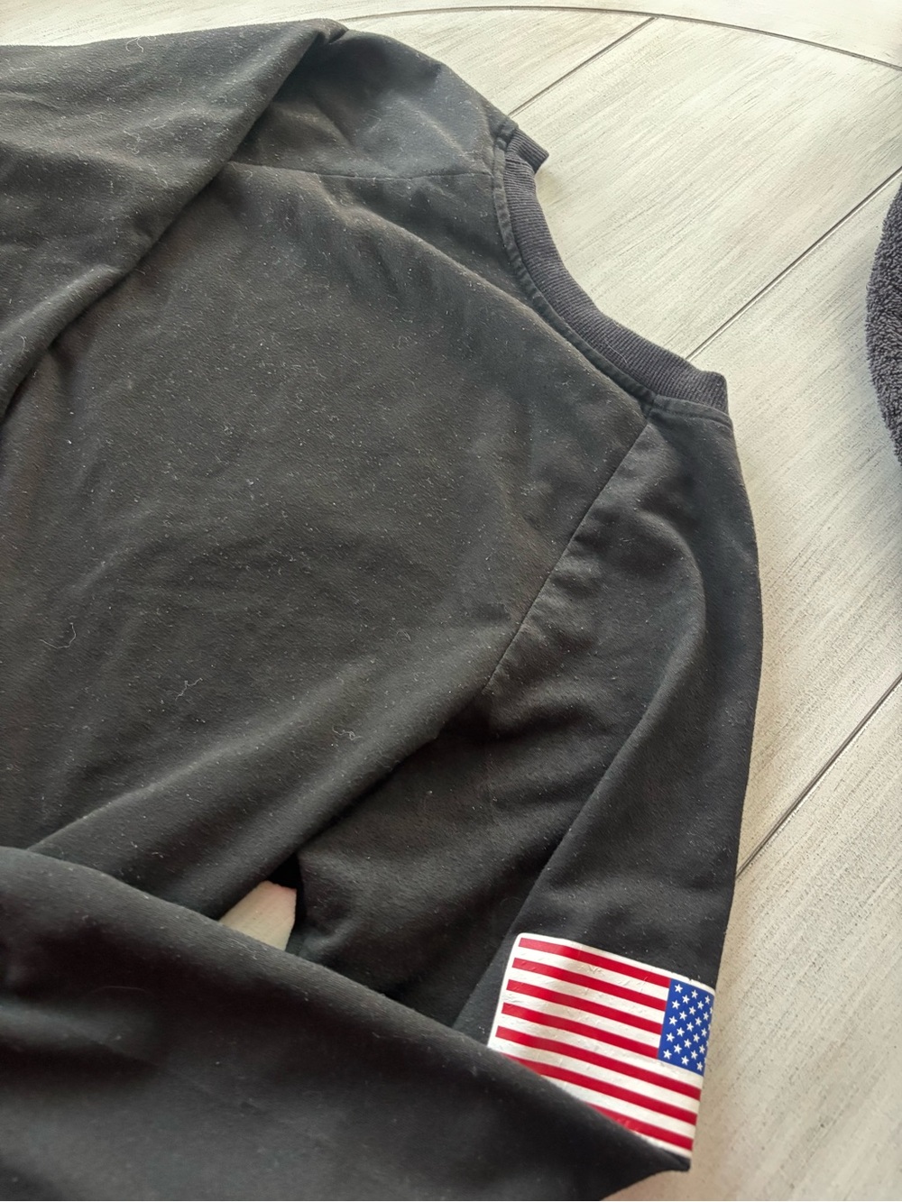 Women’s small Black USA Graphic Crewneck Sweatshirt - Picture 4 of 4